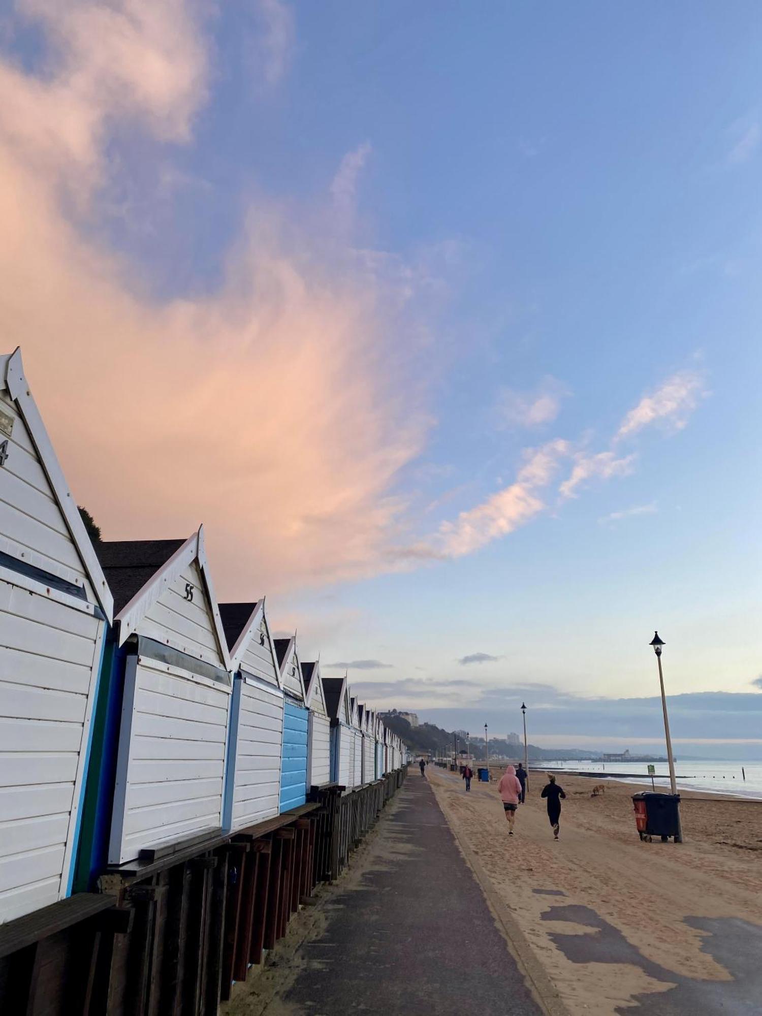 Family Retreat Stylish Central Bournemouth Apartment, Sleeps 6, 7 Minute Walk To Beach Parking Wifi Kitchen And Washer Esterno foto
