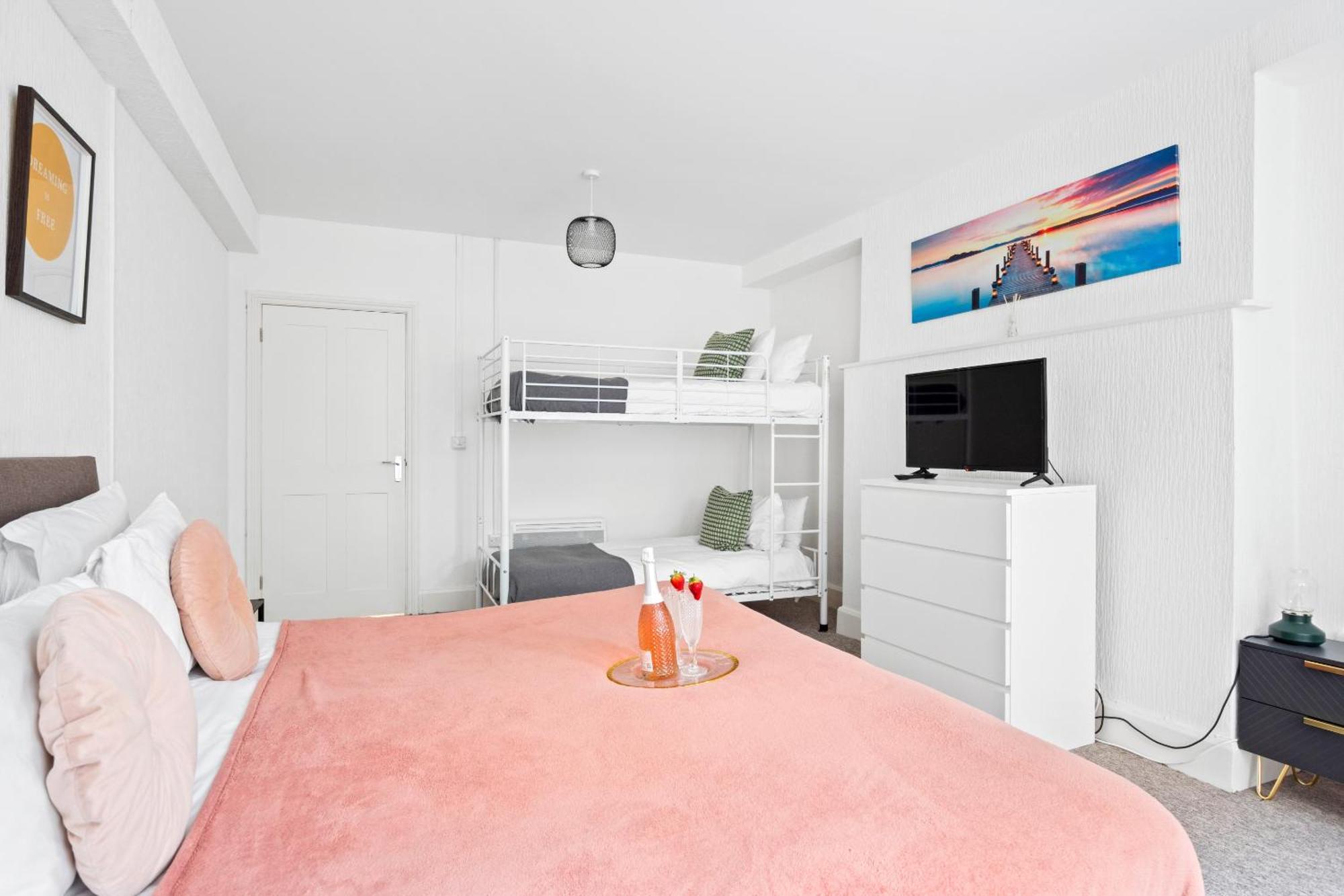Family Retreat Stylish Central Bournemouth Apartment, Sleeps 6, 7 Minute Walk To Beach Parking Wifi Kitchen And Washer Esterno foto