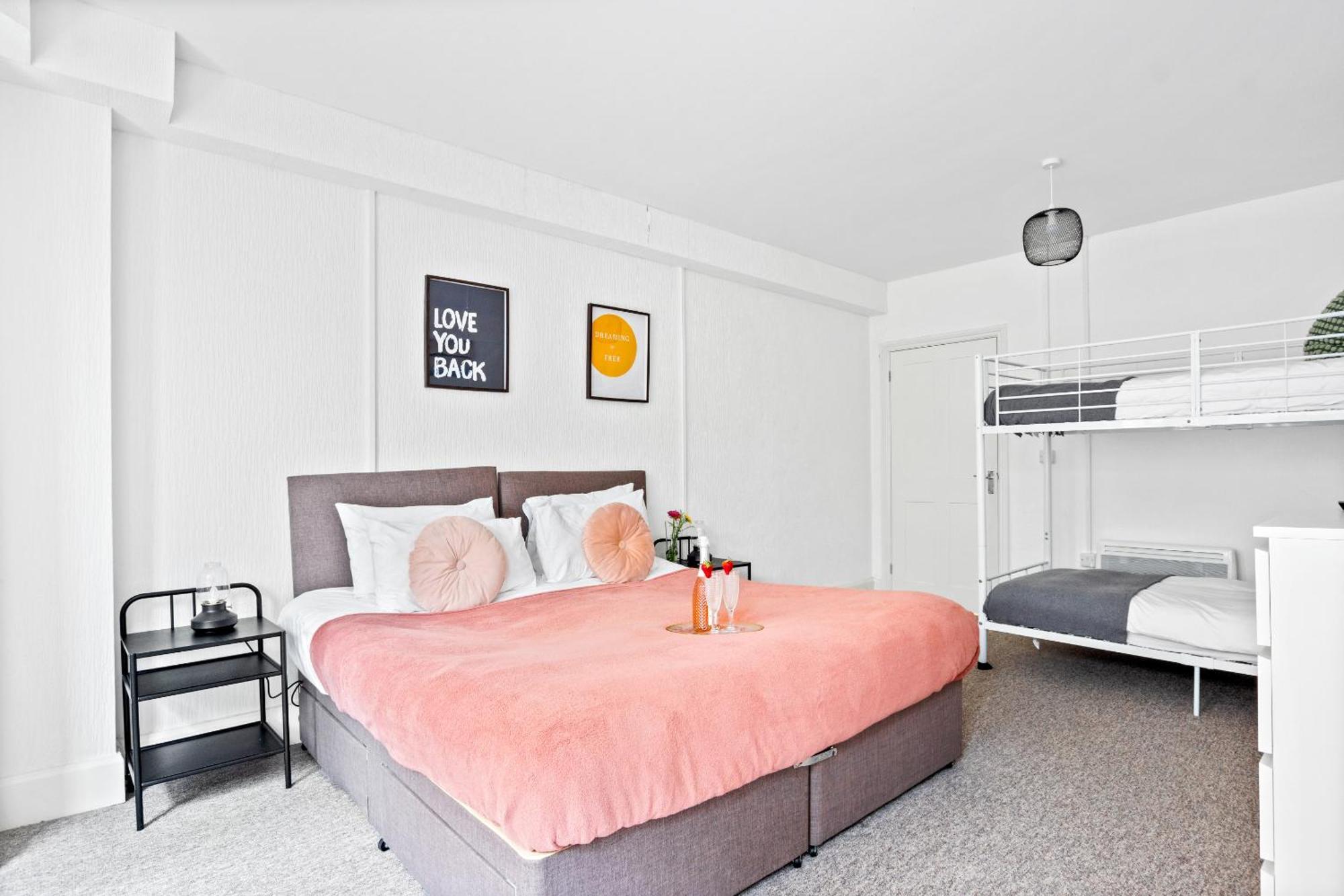 Family Retreat Stylish Central Bournemouth Apartment, Sleeps 6, 7 Minute Walk To Beach Parking Wifi Kitchen And Washer Esterno foto