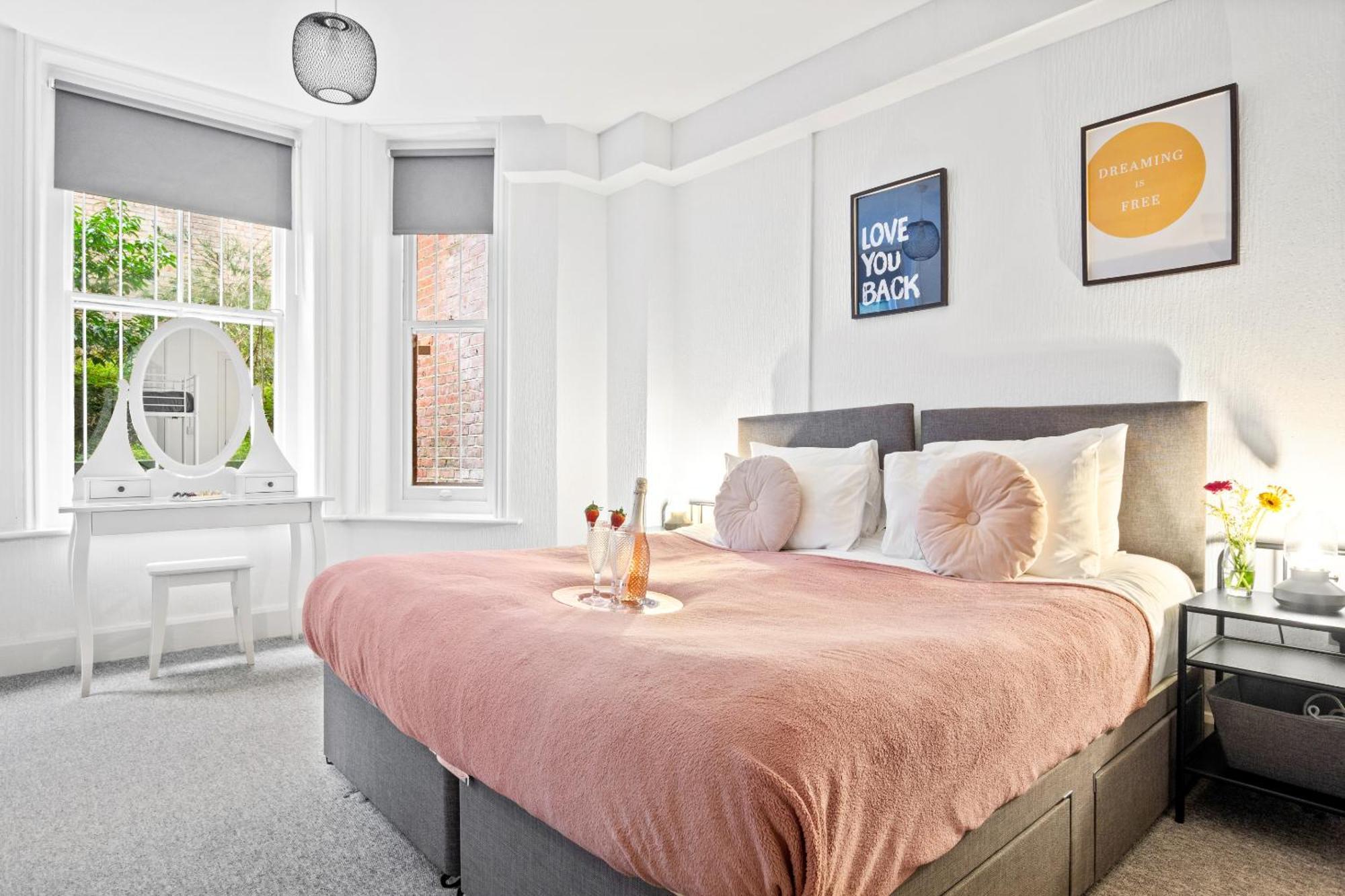 Family Retreat Stylish Central Bournemouth Apartment, Sleeps 6, 7 Minute Walk To Beach Parking Wifi Kitchen And Washer Esterno foto