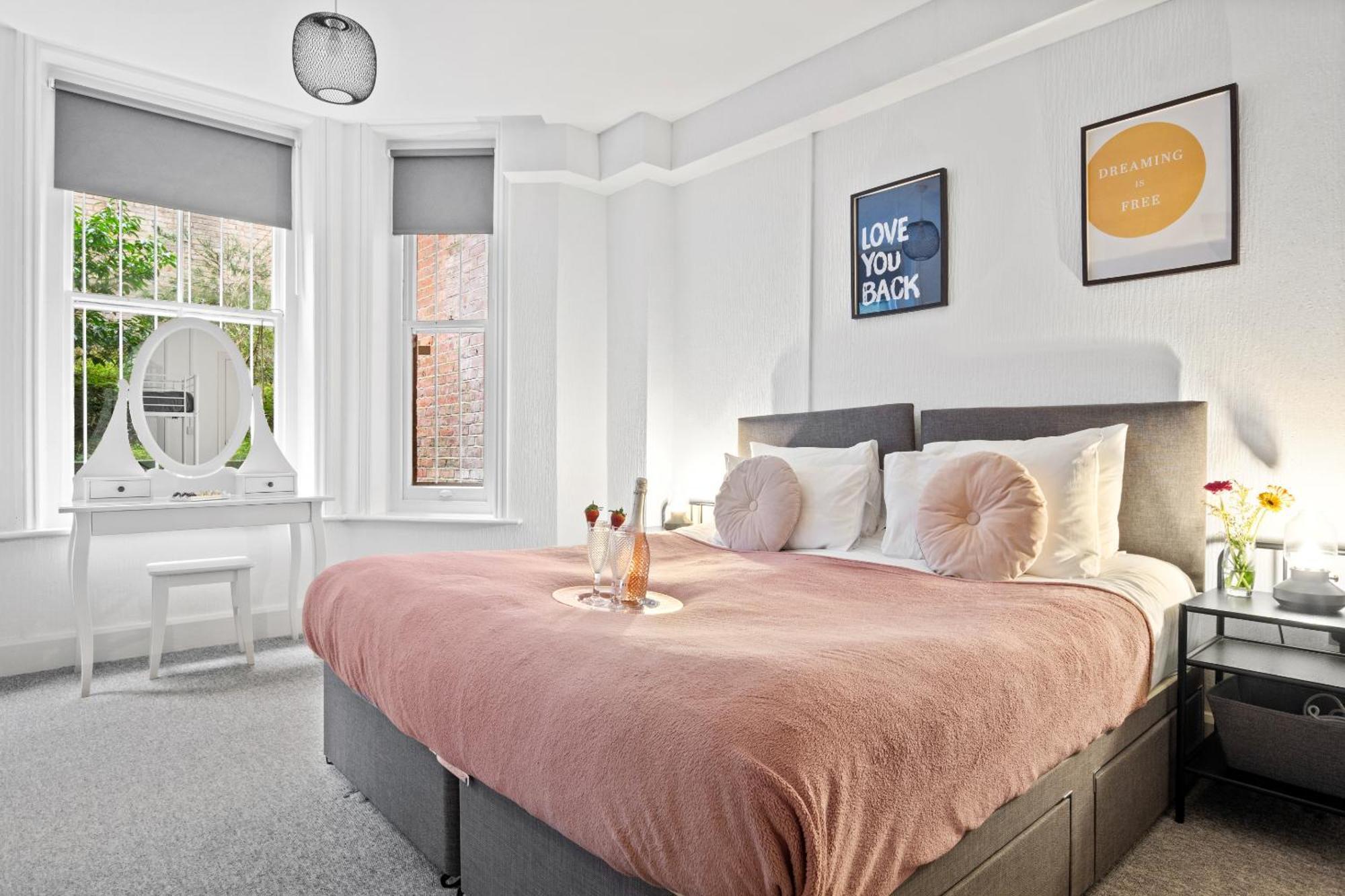 Family Retreat Stylish Central Bournemouth Apartment, Sleeps 6, 7 Minute Walk To Beach Parking Wifi Kitchen And Washer Esterno foto