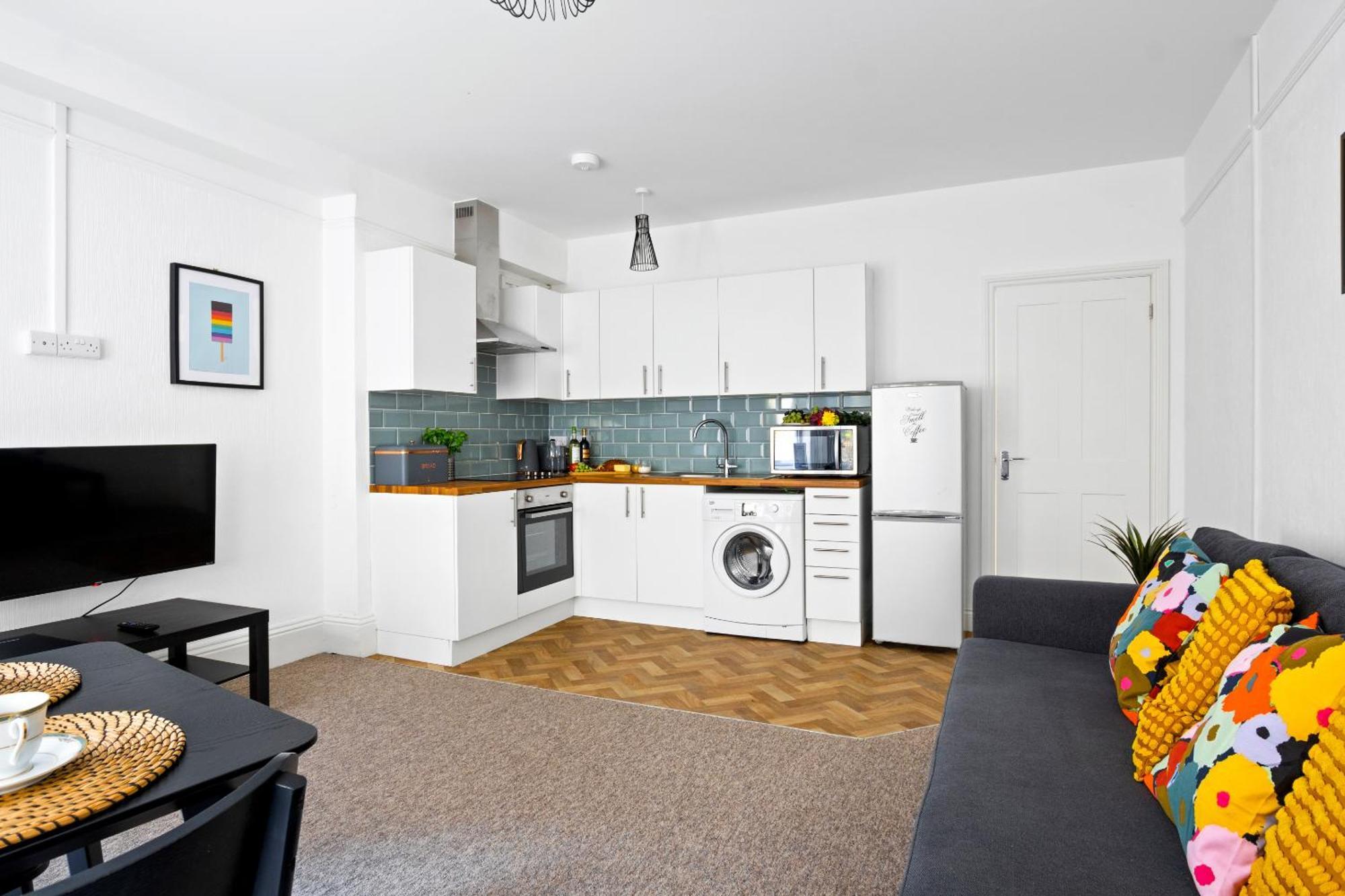 Family Retreat Stylish Central Bournemouth Apartment, Sleeps 6, 7 Minute Walk To Beach Parking Wifi Kitchen And Washer Camera foto