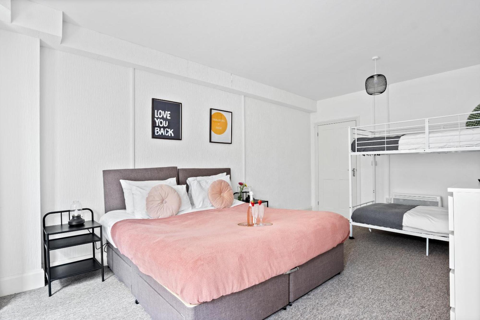 Family Retreat Stylish Central Bournemouth Apartment, Sleeps 6, 7 Minute Walk To Beach Parking Wifi Kitchen And Washer Esterno foto