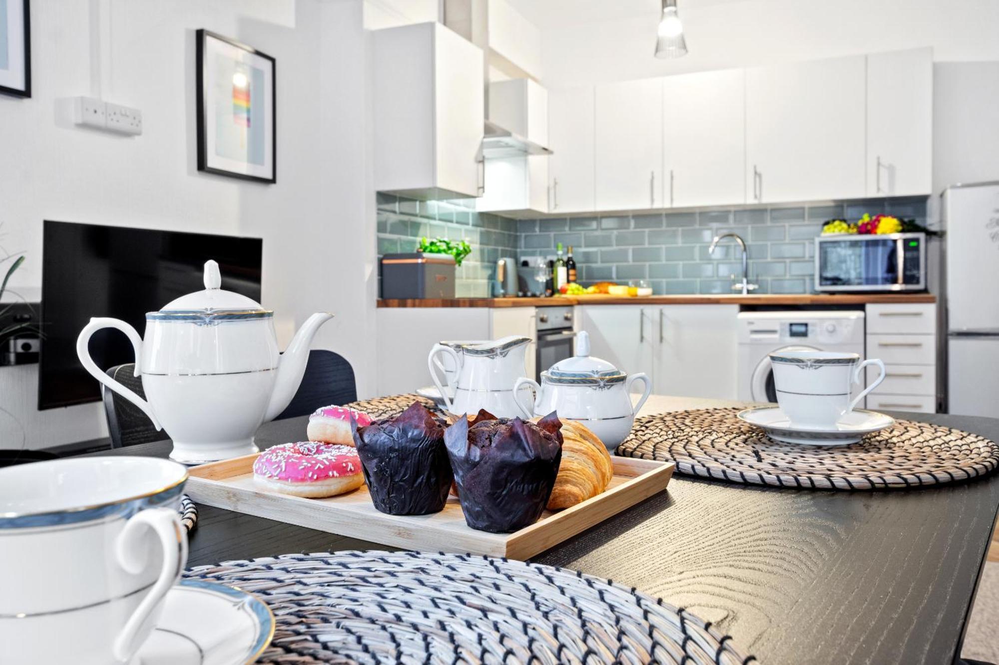 Family Retreat Stylish Central Bournemouth Apartment, Sleeps 6, 7 Minute Walk To Beach Parking Wifi Kitchen And Washer Camera foto