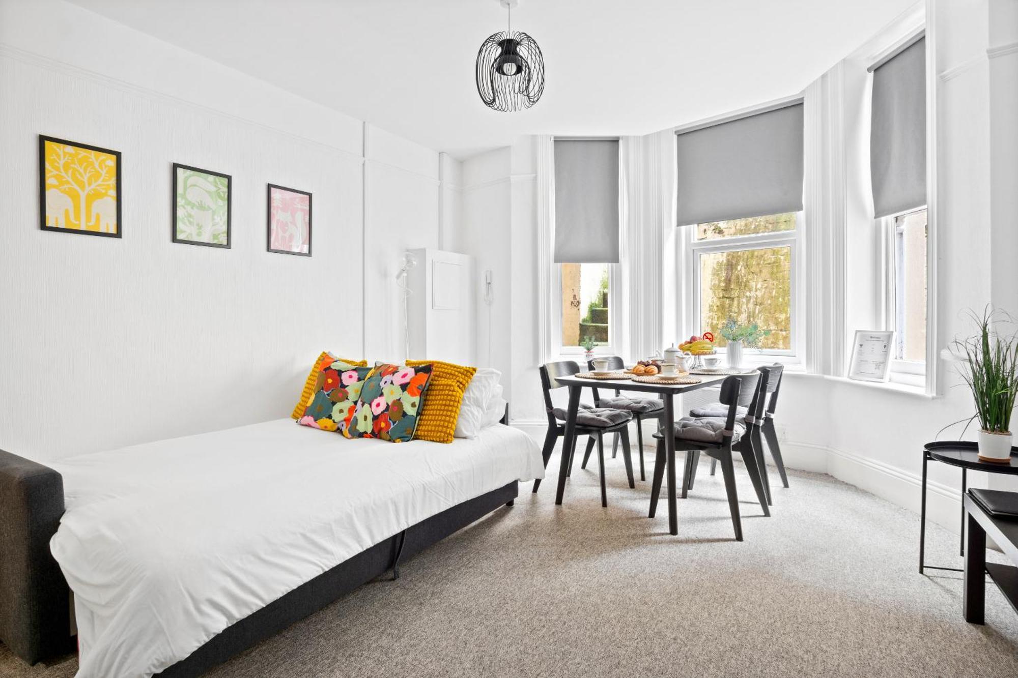 Family Retreat Stylish Central Bournemouth Apartment, Sleeps 6, 7 Minute Walk To Beach Parking Wifi Kitchen And Washer Camera foto