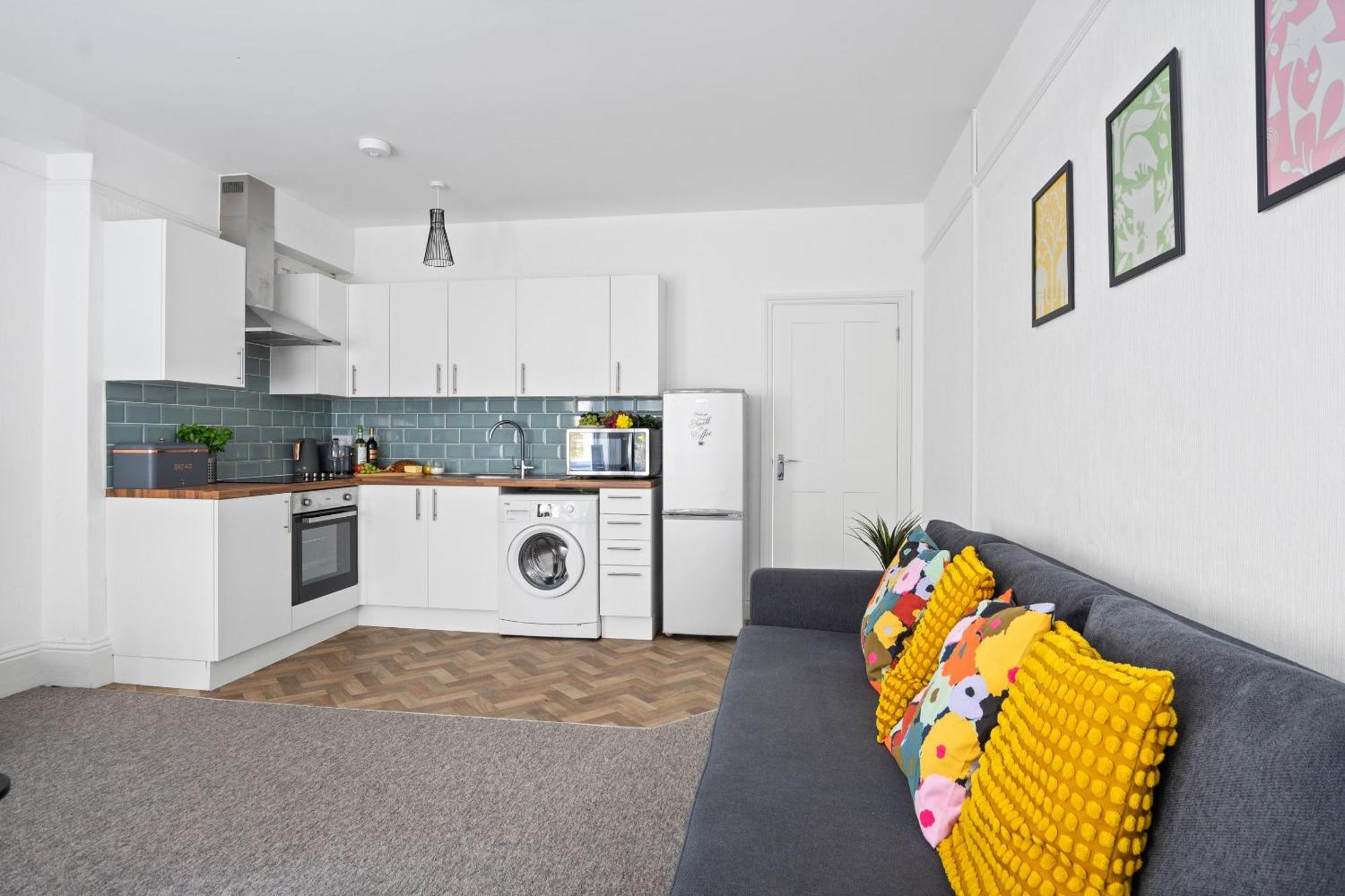 Family Retreat Stylish Central Bournemouth Apartment, Sleeps 6, 7 Minute Walk To Beach Parking Wifi Kitchen And Washer Esterno foto